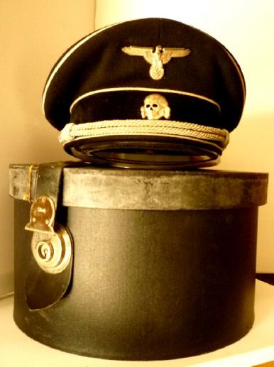 SS OFFICER VISOR IN ITS BLACK BOX.