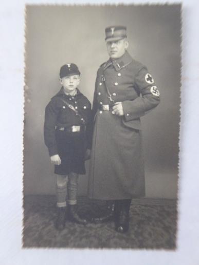SA AND DJ POSTCARD SIZED PHOTOGRAPH.