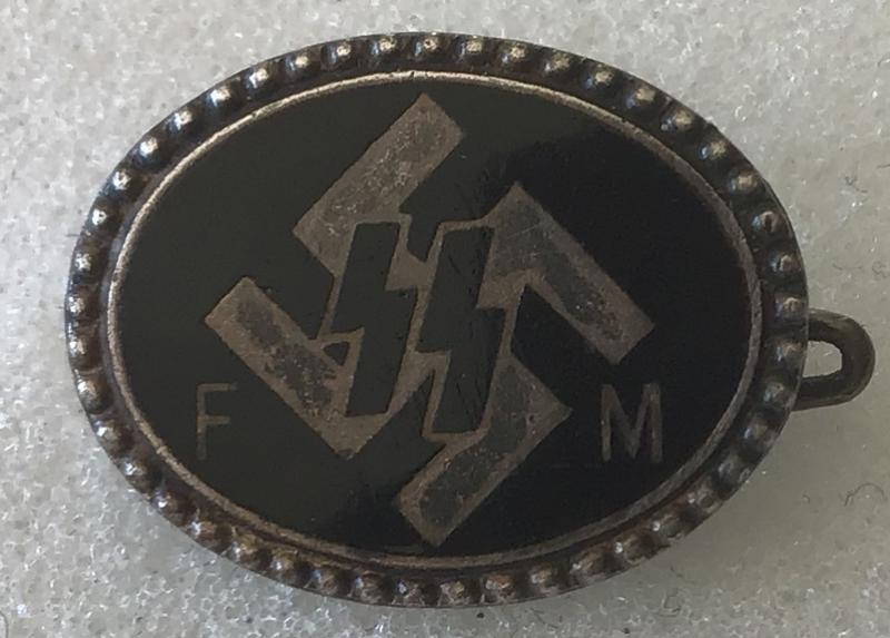 SSFM MEMBERS PIN BACK LAPEL BADGE.