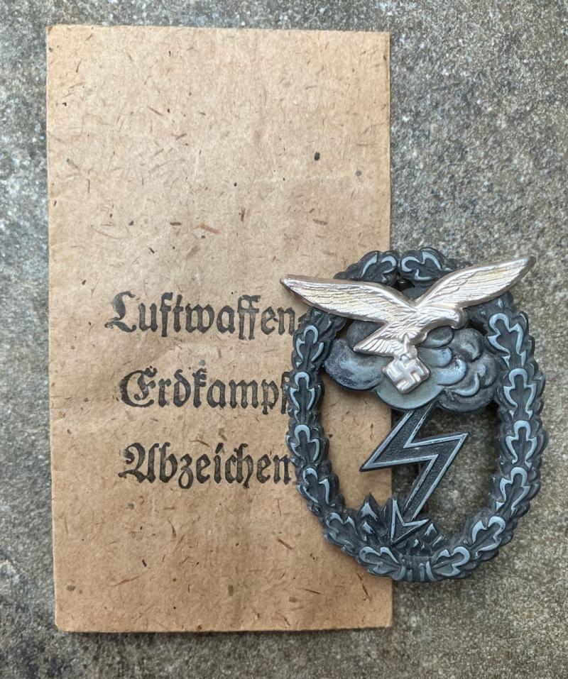 MINT GROUND COMBAT BADGE WITH PACKET,