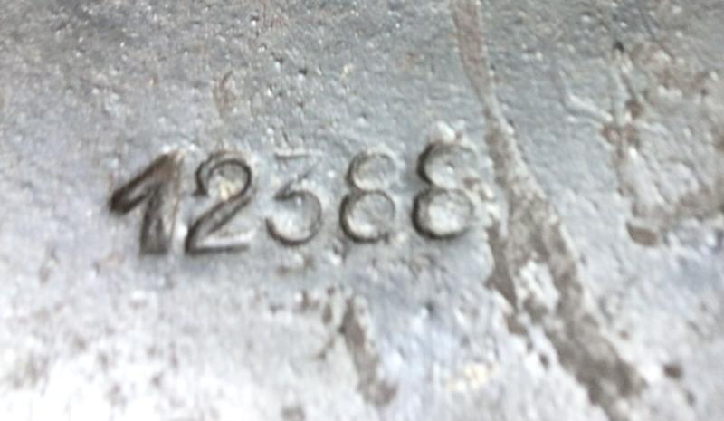 SINGLE DECAL M40 CIRCA1943 LUFTWAFFE HELMET.