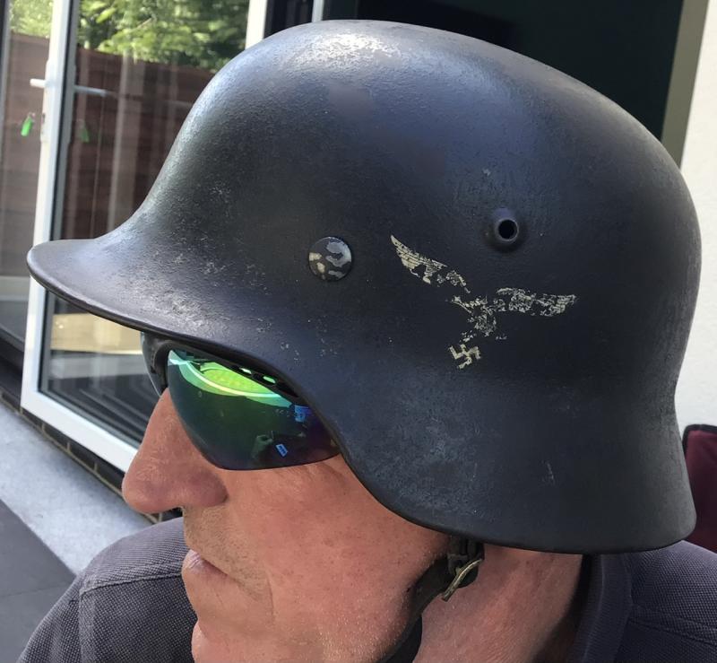 SINGLE DECAL M40 CIRCA1943 LUFTWAFFE HELMET.